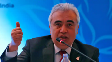IEA sees global energy emissions peaking in 2025